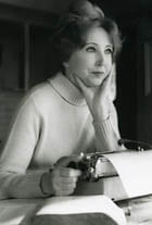 Anaïs Nin con máquina de escribir - Historias Cortas