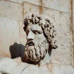 Estatua Antigua - Historias Cortas