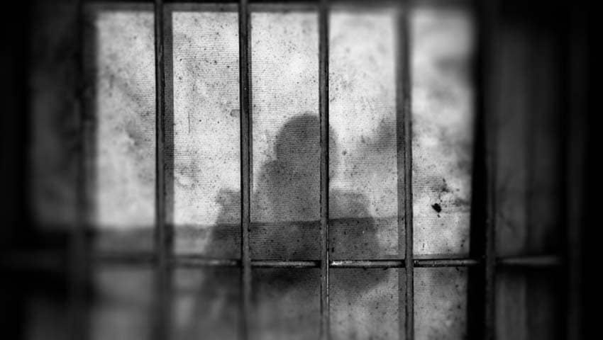 Finge dentro de sí un infierno cuyas penas procura mitigar - Historias Cortas -